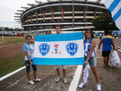 Cleomenes Mota e família no Mangueirão. (Belém-PA)