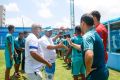 Elenco bicolor recepciona caravana de torcedores que viajaram de ônibus até Recife