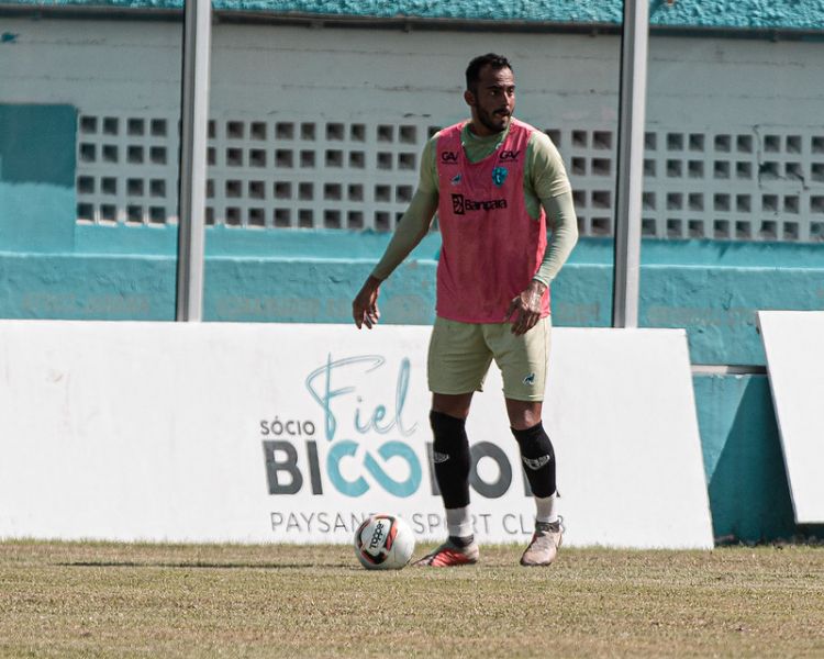 Lucas Costa não treina com elenco do Paysandu e é dúvida para