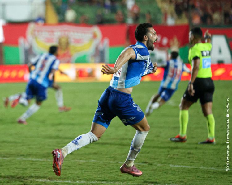 Em virada épica, Paysandu vence no Canindé e chega à quinta fase