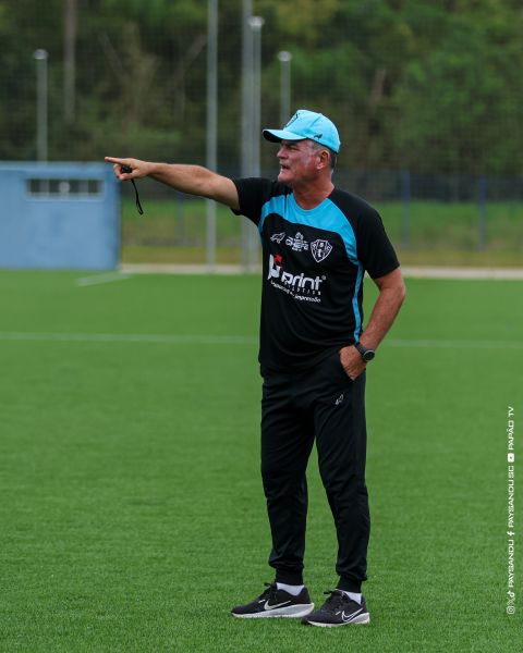 Agradecimento a Mazola Júnior e comissão ténica