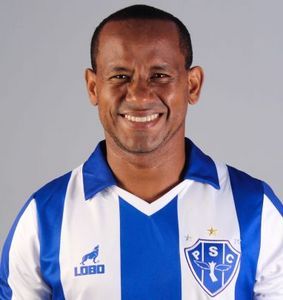 Paysandu parabeniza ídolo Vélber pelos seus 48 anos