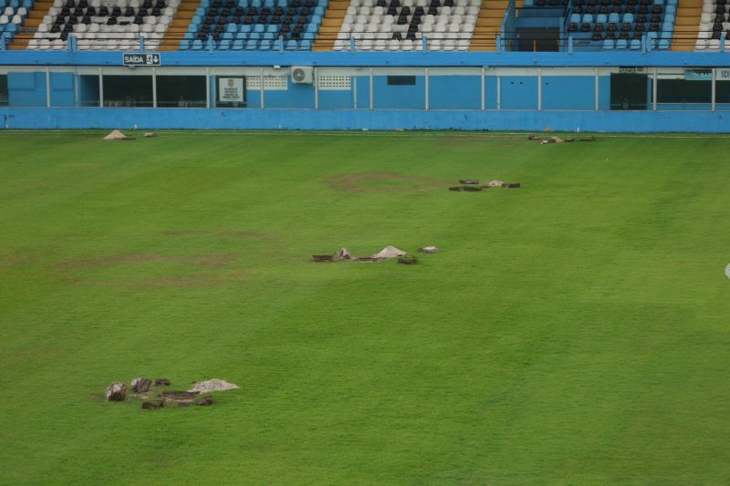 Gramado do Estádio Banpará Curuzu começa a ser retirado
