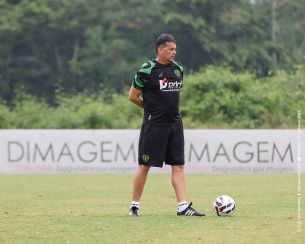 Técnico Claudinei Oliveira será submetido a um procedimento cirúrgico