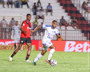 Bicolores sofrem revés em Goiânia